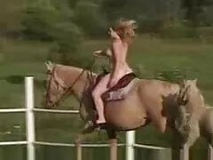 פורנו סקס חינם לצפייה ישירה בסגנון דוגי עם מורגן לי הלוהט מ-MYLF