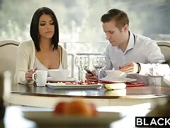 באנג מיסיונרי עם קיט מרסר ונטלי נייט הסקסיות מהפורנו של Nubiles סרטי סקס מלאים לצפיה ישירה